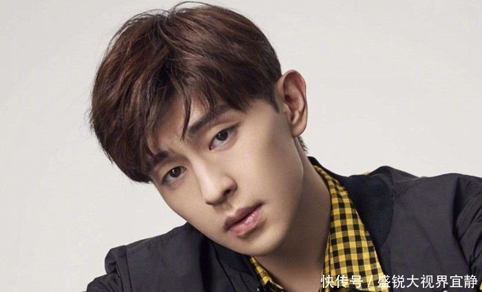  努力|有着一双狐狸眼，努力上进，对待工作绝不马虎的男人