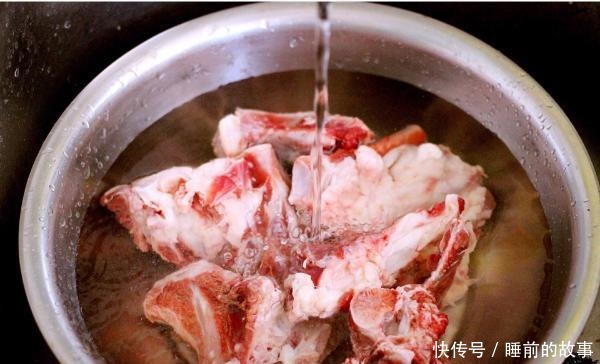 羊蝎子|秋天进补吃猪肉牛肉都不如吃它,麻辣鲜香,多添一碗饭