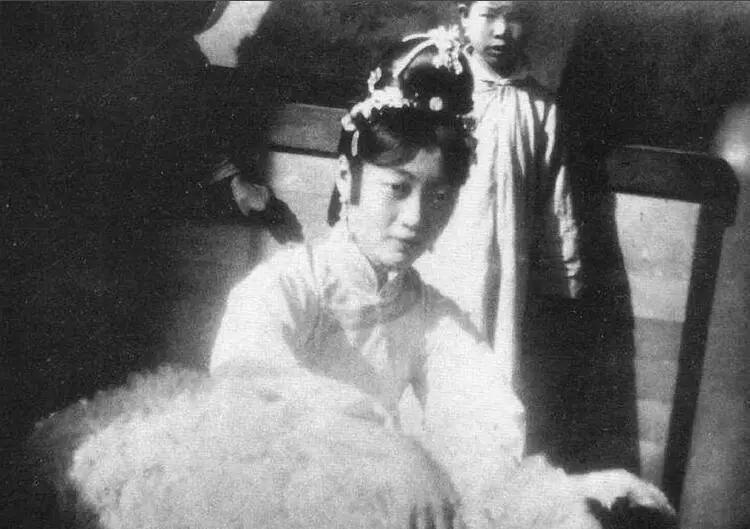 溥仪|皇帝嫔妃众多,为何晚清同治、光绪、溥仪三位皇帝都没子嗣