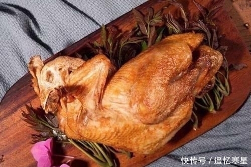 做出|店员睡过头忘记关火,最后把锅烧干,竟意外做出一道经典美食