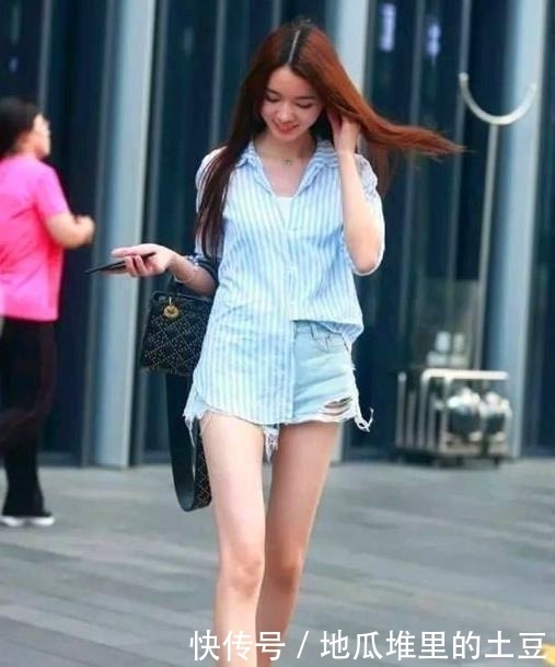  分手|街拍穿搭：我从来不会在分手很久后才会哭，因为不值！