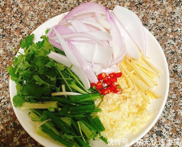 鱼头|洋葱鱼头锅,美味美味