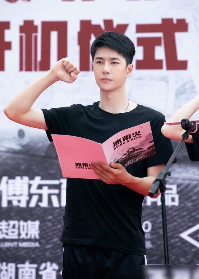 诠释|王一博能否诠释好警察角色,其实《天天向上》中就可以初见端倪