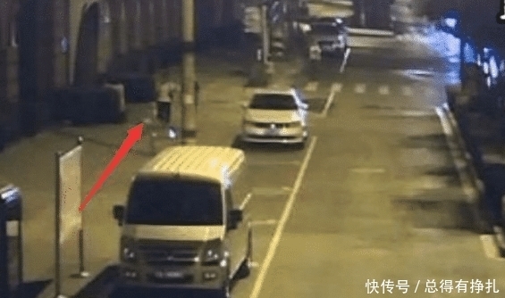 拖入|24岁女子被拖入小树林，事后被安全送回，嫌疑人仅16岁！