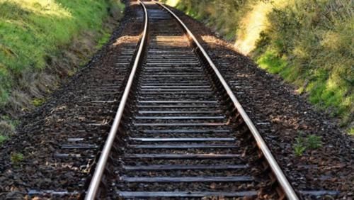 婚礼|新婚夫妇刚办完婚礼就双双自杀,新娘在家上吊新郎出门跳轨