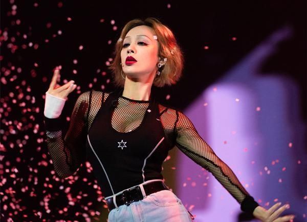 吴昕|《乘风破浪》第五次公演落幕黄圣依白冰淘汰,宁静疑似现场发飙