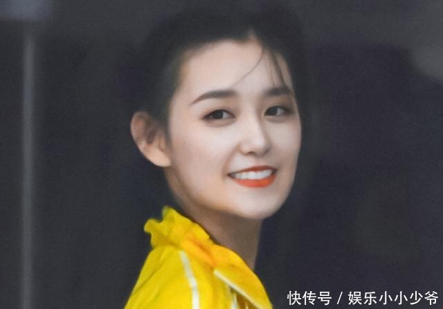 脱妆|蒋依依《奔跑吧》下水,脱妆截图火了,颜值太过真实了