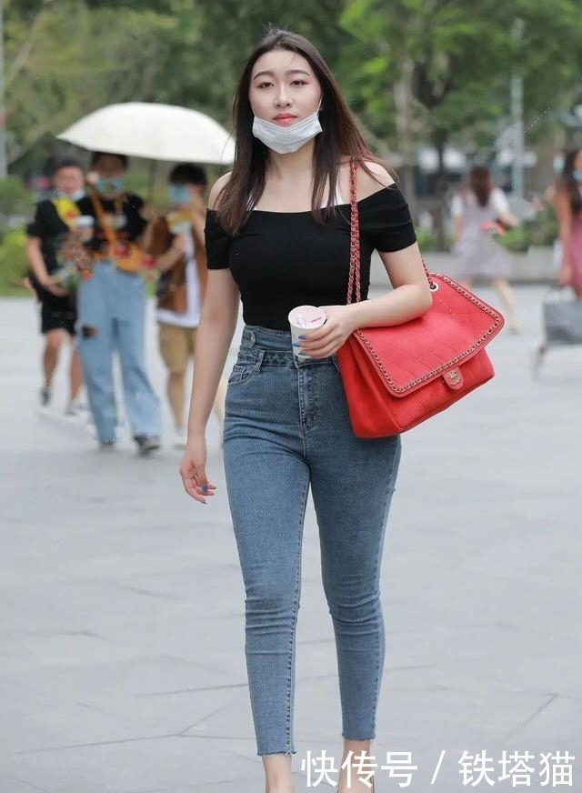 才能|修身牛仔裤穿搭示范，选对了上衣，才能美美的出门