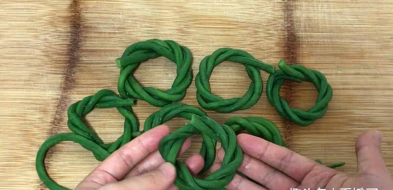  五花肉|豆角和五花肉超级好吃的新做法，下酒又下饭，一大盘子都吃光了