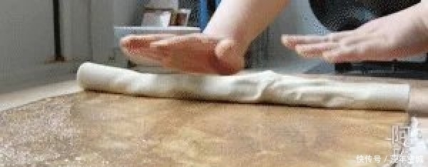 早餐|早餐芝麻饼烧饼,不抹油酥,不用烤箱,2个小技巧,香酥掉渣!