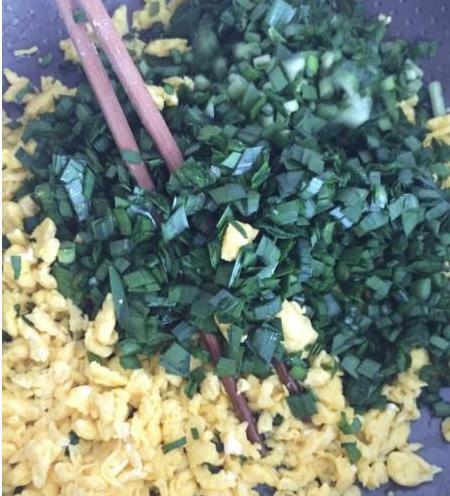  秒杀|冬天男人要多吃韭菜盒子，教你这样做皮薄馅大，绝对秒杀外面卖的