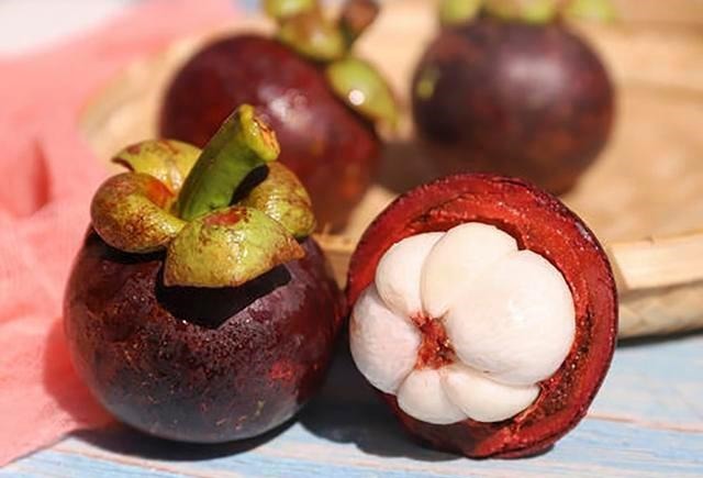 挑选|买山竹时有窍门,要选择“母”山竹,皮薄肉大,一挑一个甜