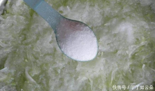 韭菜|寒露过后,我给家人包这种馅的饺子,鲜美又多汁,比韭菜茴香馅香