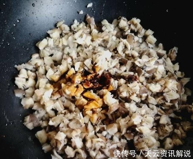 饺子|韭菜猪肉饺蘑菇,又咸又好吃,香又不腻,一口都吃不完