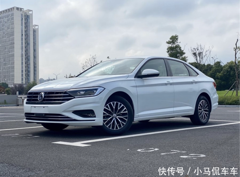  价格|大众速腾提车记，行驶质感不亚于中级车。全款优惠3.3万算便宜吗